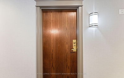 Unit 812 — 8 Maison Parc Crt, Vaughan - Lakeview Estates image-0-4