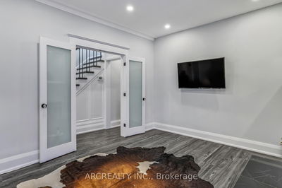 97 Centre St, Richmond Hill - Crosby image-0-3