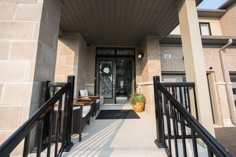 61 Tiberini Way, Bradford West Gwillimbury, L3Z 4K3 | Image 2