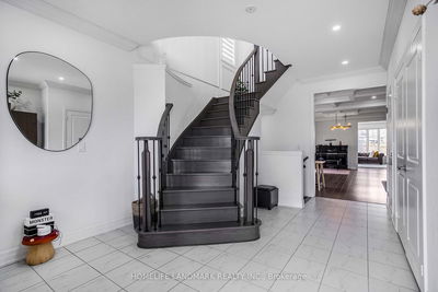 6 Cloverridge Ave, East Gwillimbury - Holland Landing image-0-3
