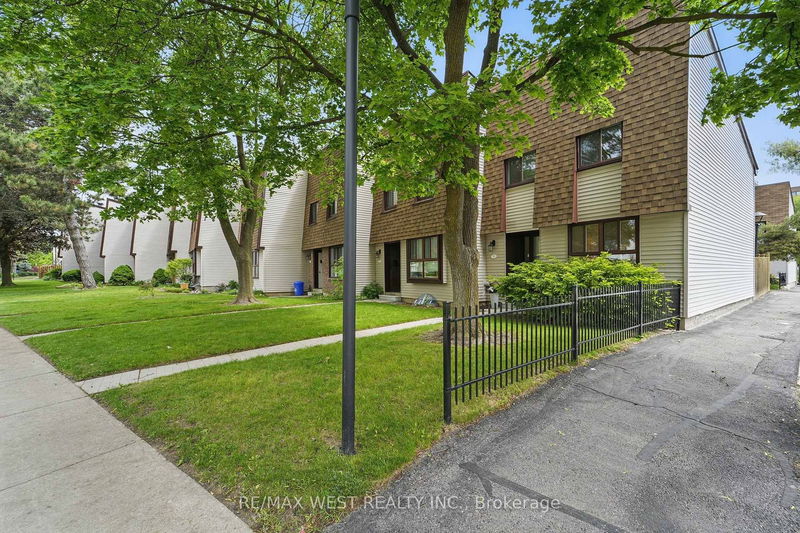 Unit 9 — 189 Springhead Gdns, Richmond Hill - North Richvale image-0-0