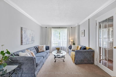 40 Birchard Blvd, East Gwillimbury - Mt Albert image-0-3