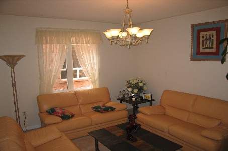 158 Worthington Ave, Richmond Hill, L4E4N7 | Image 2