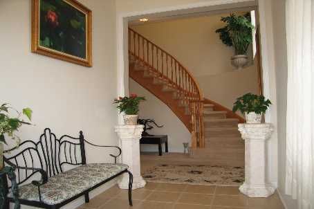 158 Worthington Ave, Richmond Hill, L4E4N7 | Image 3