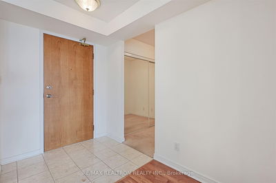Unit 510 — 19 Northern Heights Dr, Richmond Hill - Langstaff image-0-2