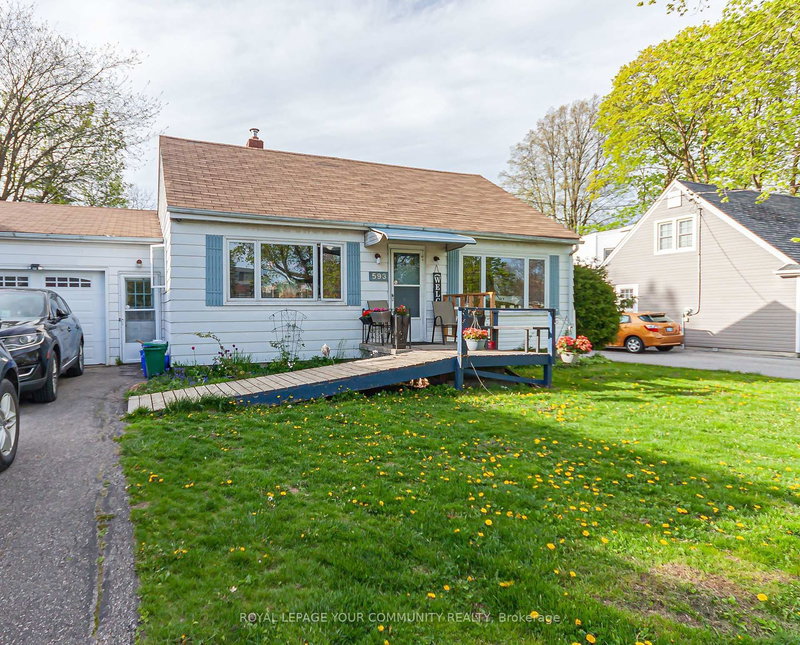 593 Watson Ave, Newmarket, L3Y 2V2 | Image 2
