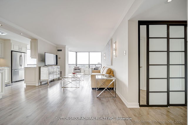 1005 - 7440 Bathurst Street