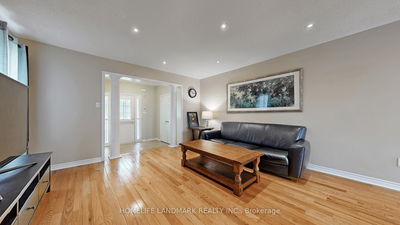 34 Wallwark St, Aurora - Bayview Northeast image-0-3