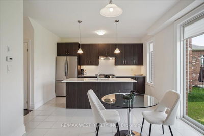 49 Deepwood Cres, East Gwillimbury - Sharon image-0-3