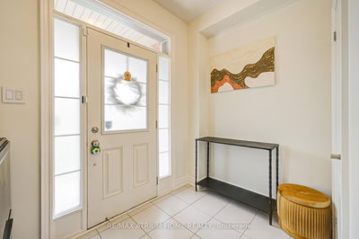 24 Briarfield Ave, East Gwillimbury - Sharon image-0-1