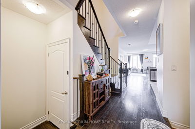 24 Briarfield Ave, East Gwillimbury - Sharon image-0-3