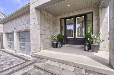 92 Maple Fields Circ, Aurora - Aurora Estates image-0-2