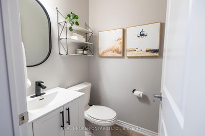 106 Chessington Ave, East Gwillimbury - Queensville image-0-4