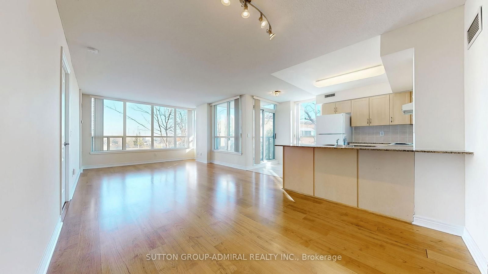 Condo for sale at 204-60 Disera Drive, Vaughan, Beverley Glen, L4J 9G1 - MLS: N12199911