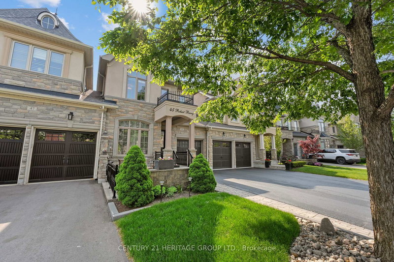 45 Robert Berry Cres, King, L7B 1L6 | Image 2