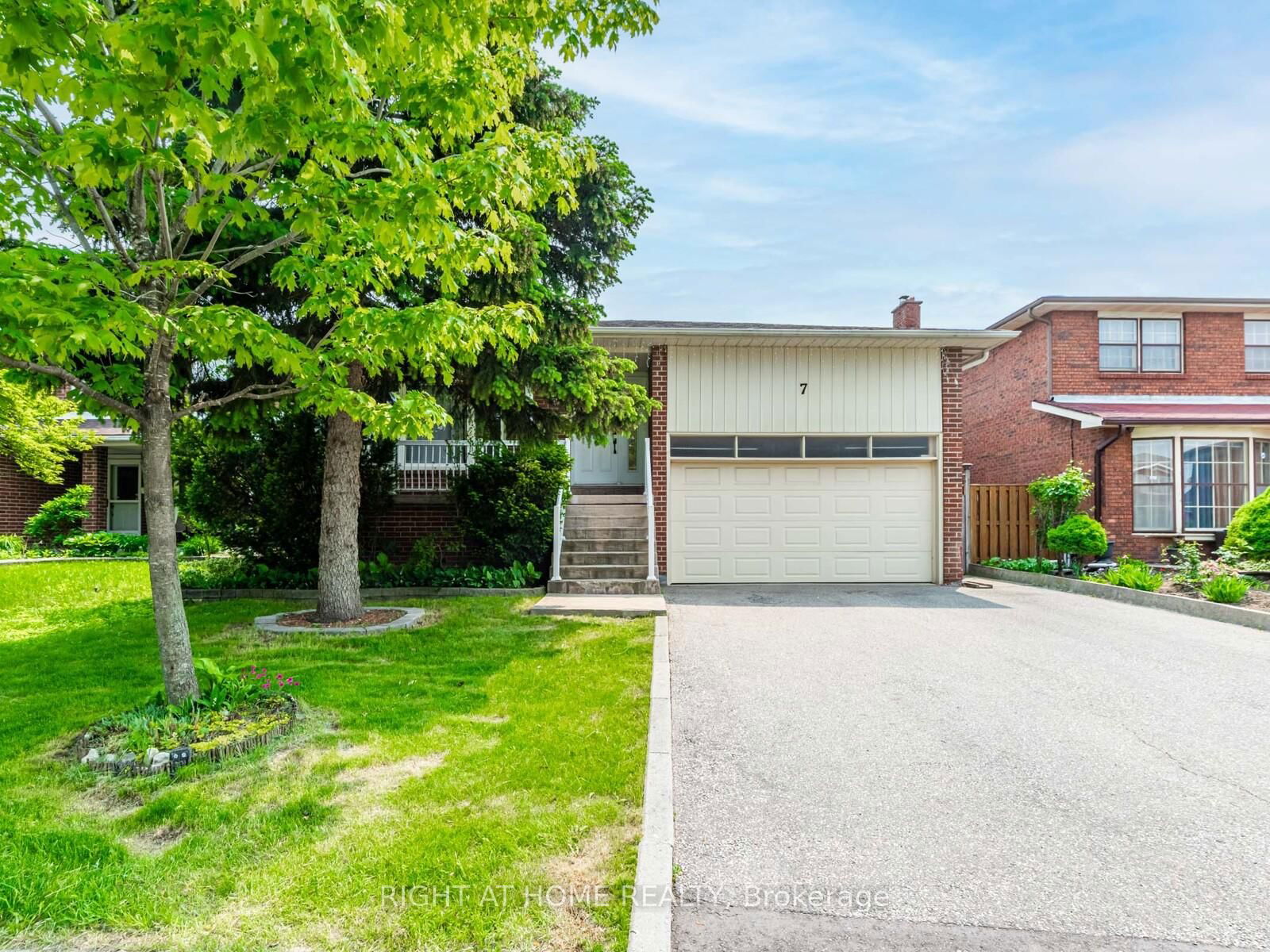 Detached House for sale at 7 Point O'Woods Drive, Vaughan, Glen Shields, L4K 2E1 - MLS: N12200549