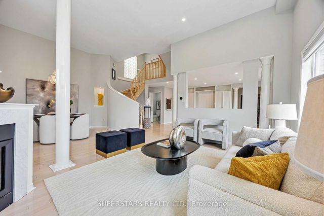 85 Queensway Drive