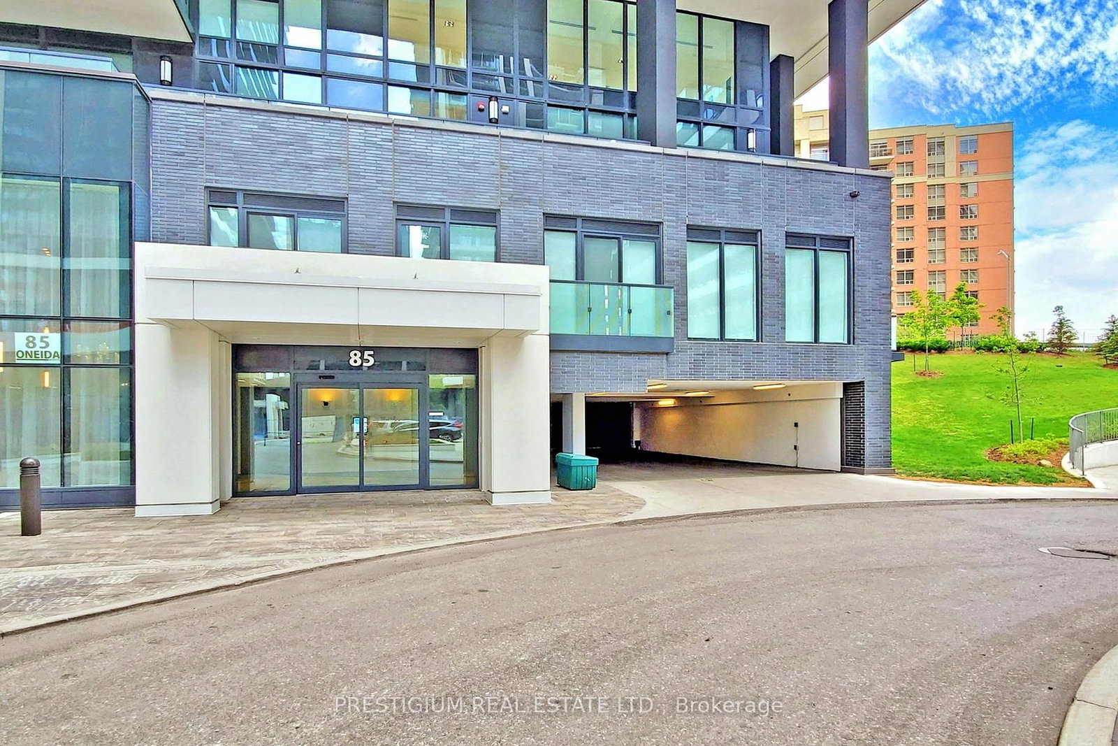 Listing Image 4