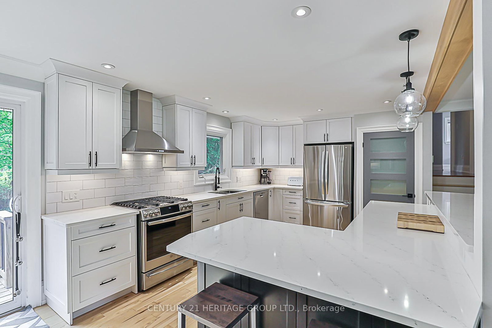 Listing Image 9