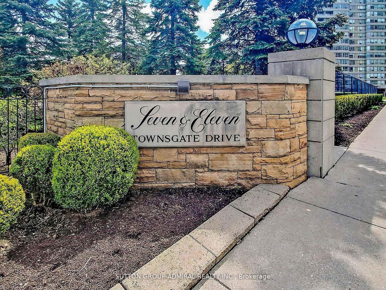 Condo for sale at 401-11 Townsgate Drive, Vaughan, Crestwood-Springfarm-Yorkhill, L4J 8G4 - MLS: N12201734