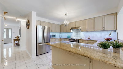 7 Rockview Gdns, Vaughan - Concord image-0-4