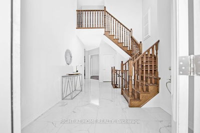 46 Frederick Taylor Way, East Gwillimbury - Mt Albert image-0-2