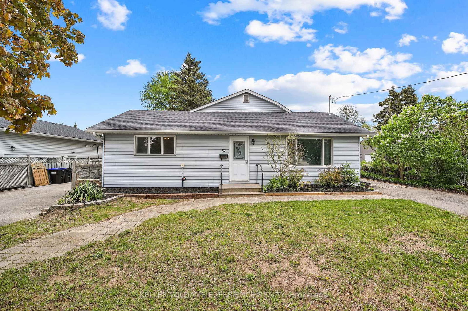 Detached House for sale at 37 Tottenham Road, New Tecumseth, Ontario, L9R 1J9 - Alliston - MLS: N12203081