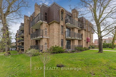 Unit 104 — 15390 Yonge St, Aurora - Aurora Heights