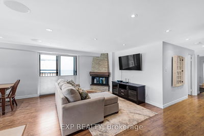 Unit 104 — 15390 Yonge St, Aurora - Aurora Heights image-0-2