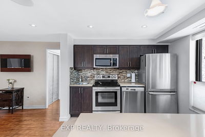 Unit 104 — 15390 Yonge St, Aurora - Aurora Heights image-0-4