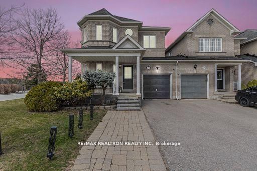 54 Walkview Crescent