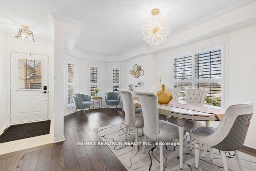 54 Walkview Crescent