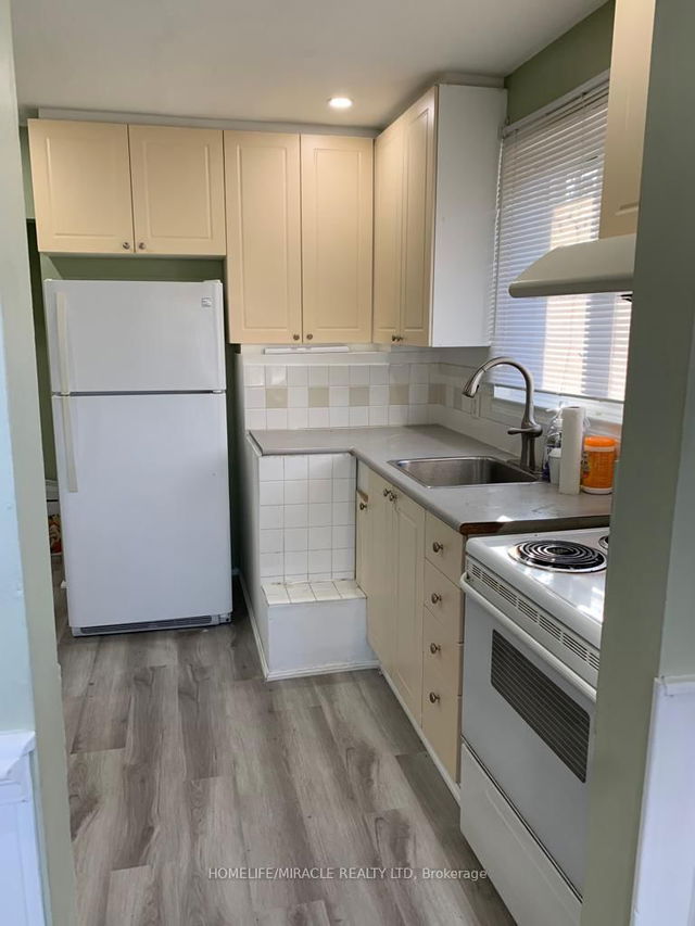 Upper - 124 Sheldon Drive