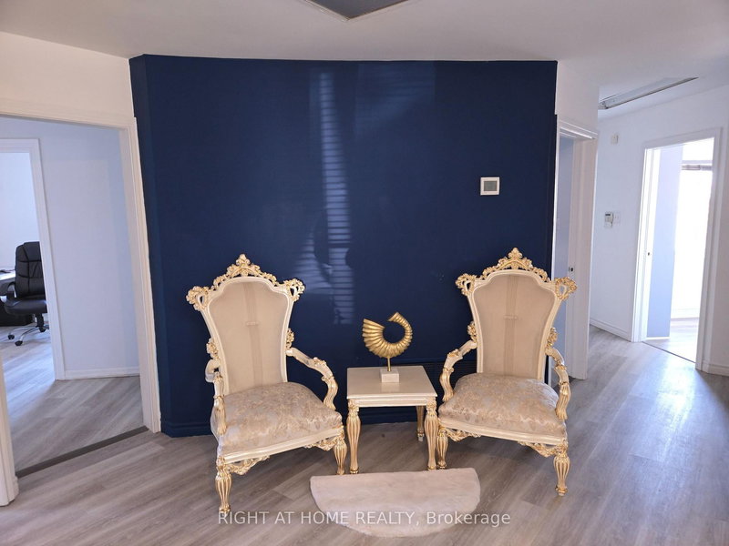 Main floor - 10014 Yonge St N, Richmond Hill, L4C 1T8 | Image 2