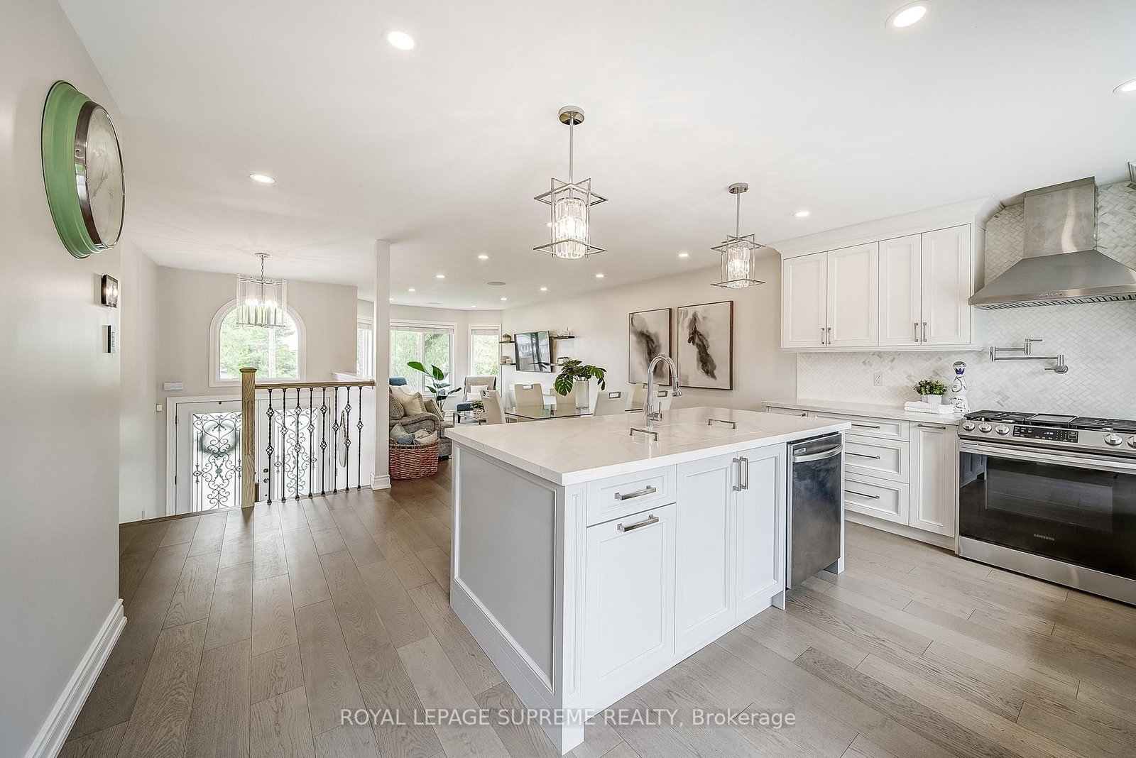 Listing Image 9