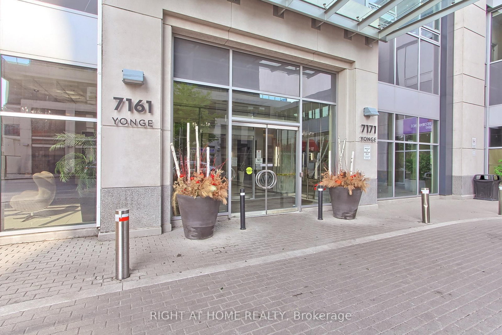 7161 Yonge Street, Unit 422 - Photo 2