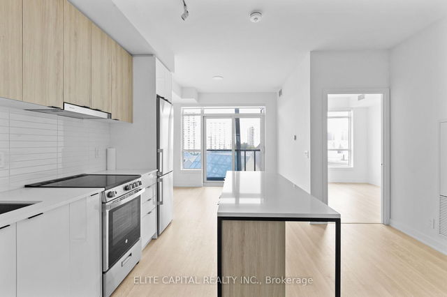 428 - 50 Upper Mall Way