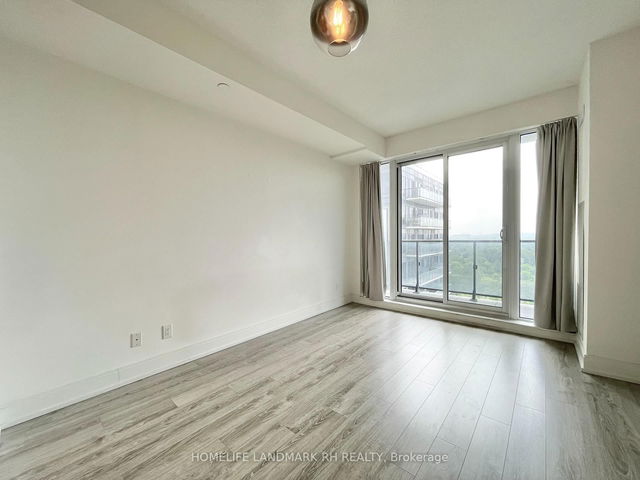 1607 - 9600 Yonge Street