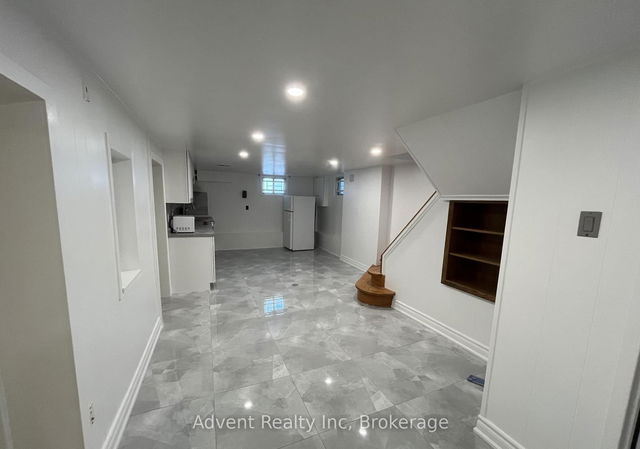 Bsmt - 345 Centre Street E