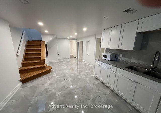 Bsmt - 345 Centre Street E