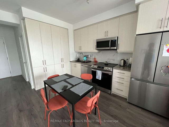 1102 - 95 Oneida Crescent