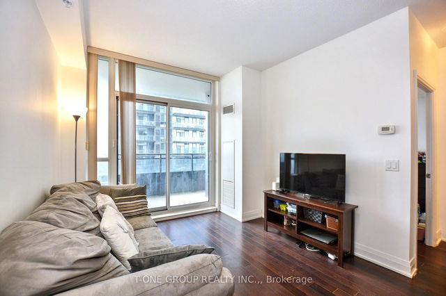 908 - 85 North Park Road