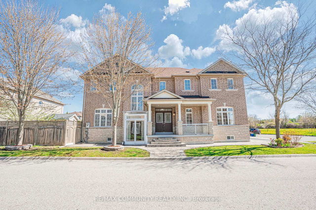 42 Reginald Lamb Crescent