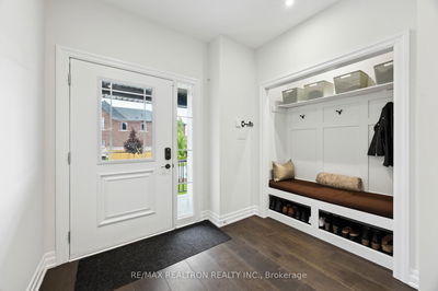 223 Chelsea Cres, Bradford West Gwillimbury - Bradford image-0-3
