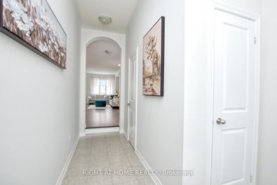 86 Selby Cres, Bradford West Gwillimbury - Bradford image-0-4