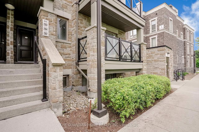 202 - 10 Dunsheath Way