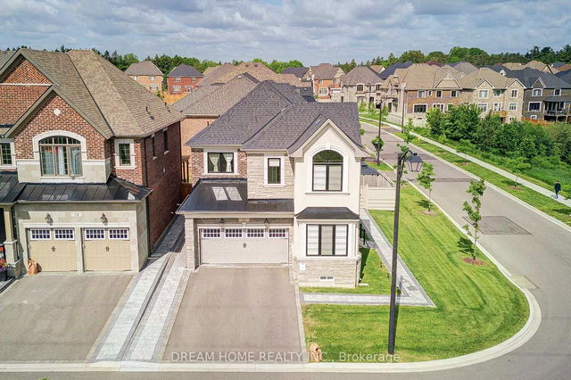 82 Chorus Crescent