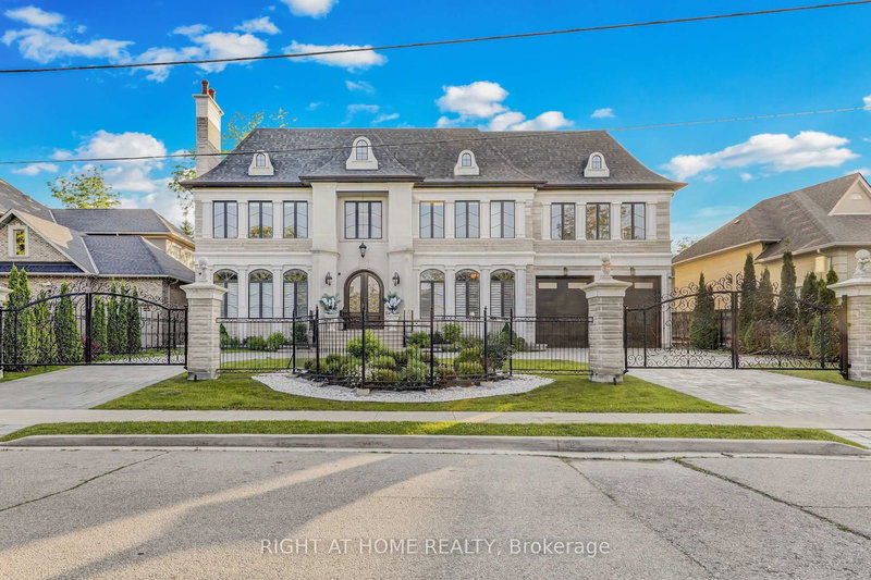 10 Yongeview Ave, Richmond Hill, L4C 7A4 | Image 2