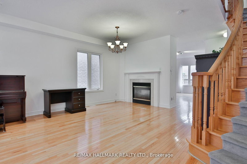 15 Briarglen Rd, Markham, L6C 2K5 | Image 3