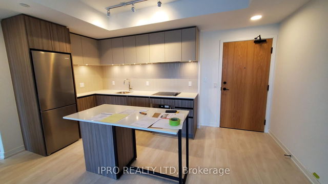 210 - 7950 Bathurst Street